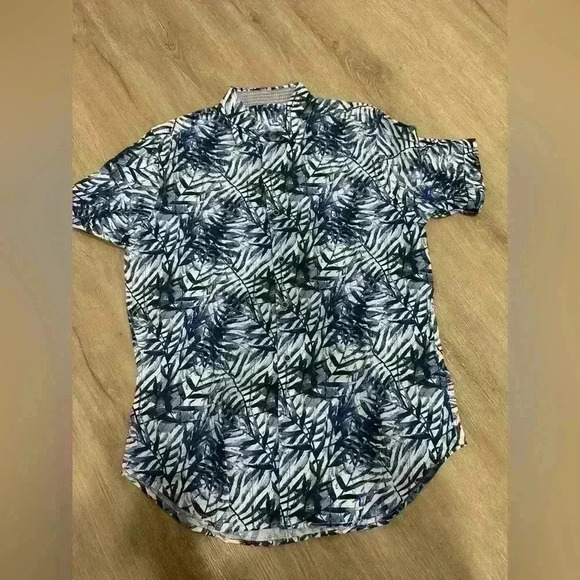 Robert Graham Men's Broadhollow Blue White Floral Short Sleeve Shirt Small NWT - Picture 1 of 5